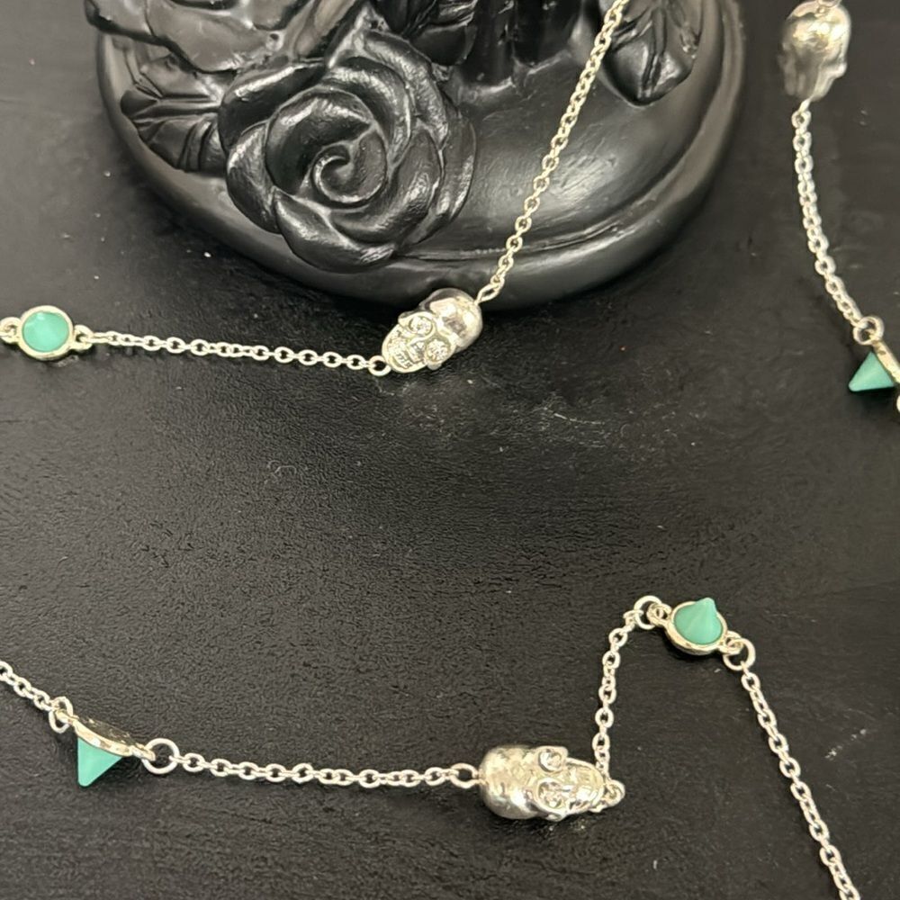 Rhinestone skull and spike necklace & earring set - Picture 2 of 5